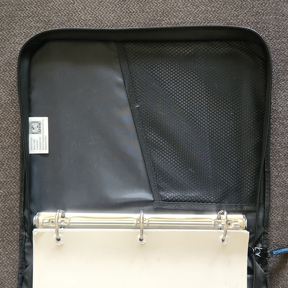 Tech Gear Light blue/black zipper binder with handle. One size. - Picture 6 of 9